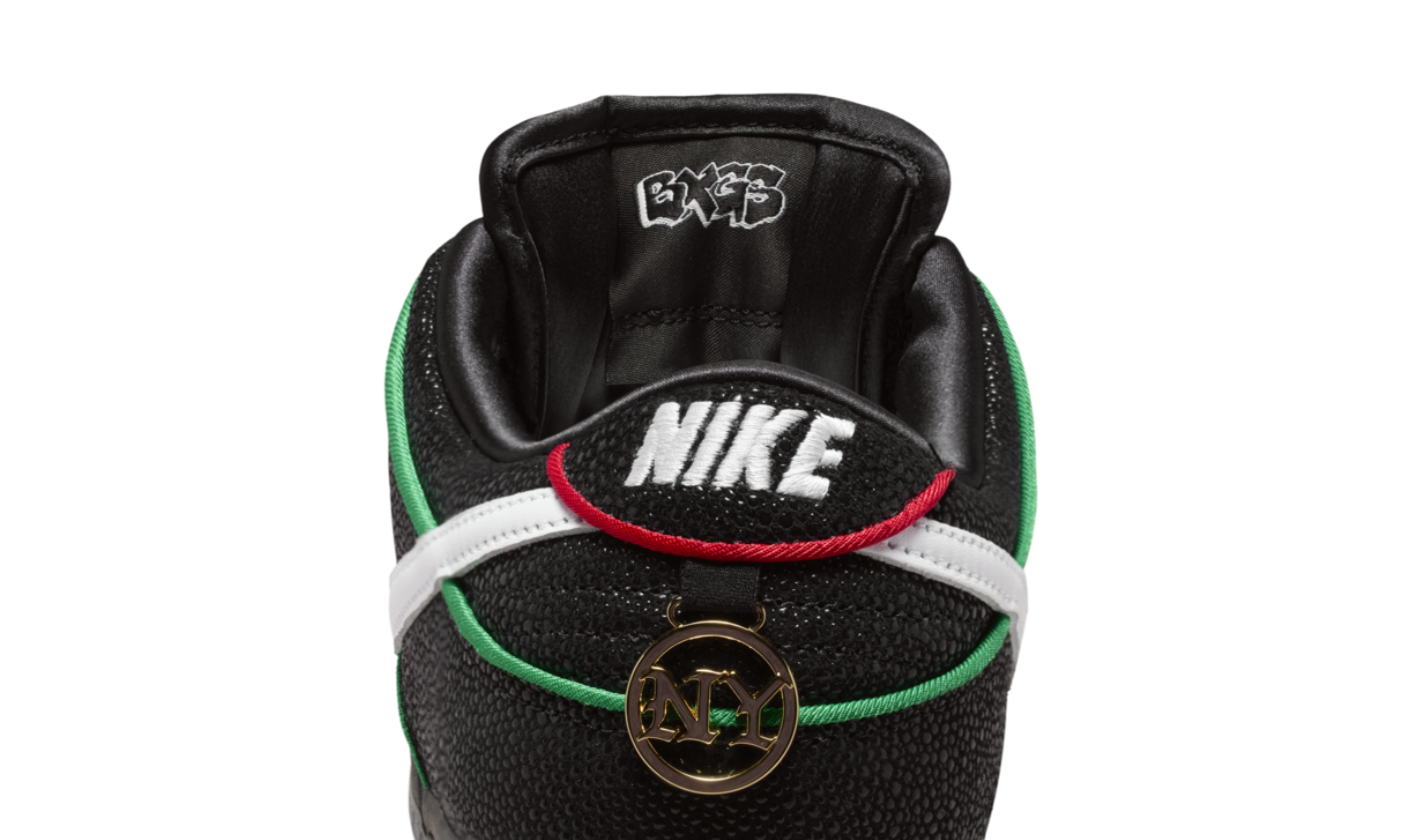 Nike SB Dunk Low Bronx Girls Skate