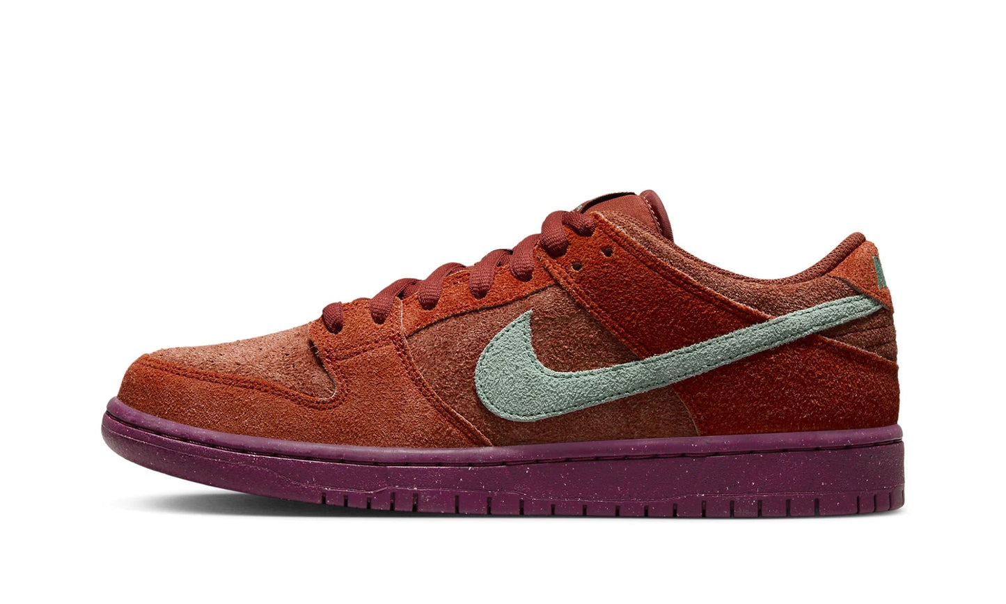 Nike SB Dunk Low Mystic Red