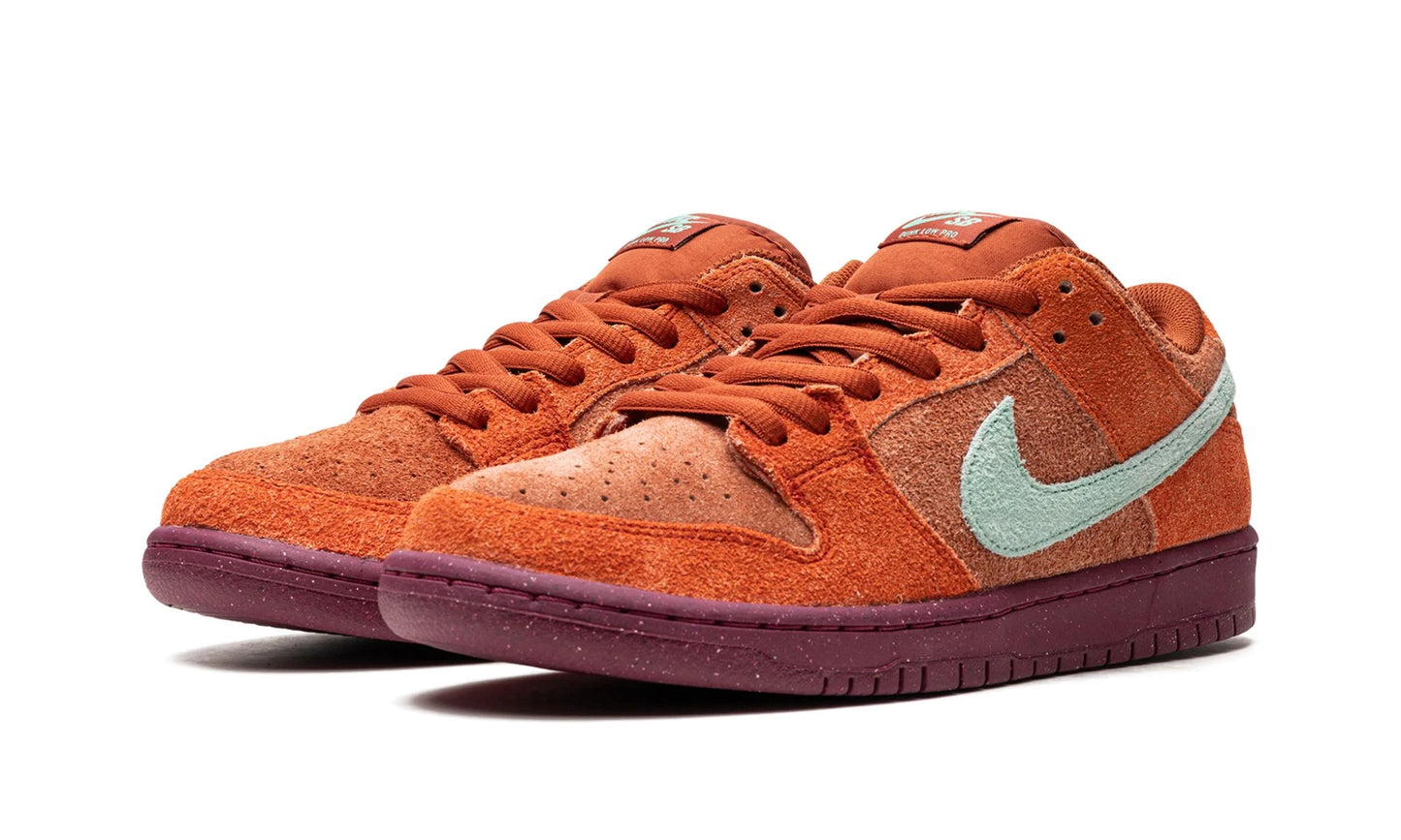 Nike SB Dunk Low Mystic Red