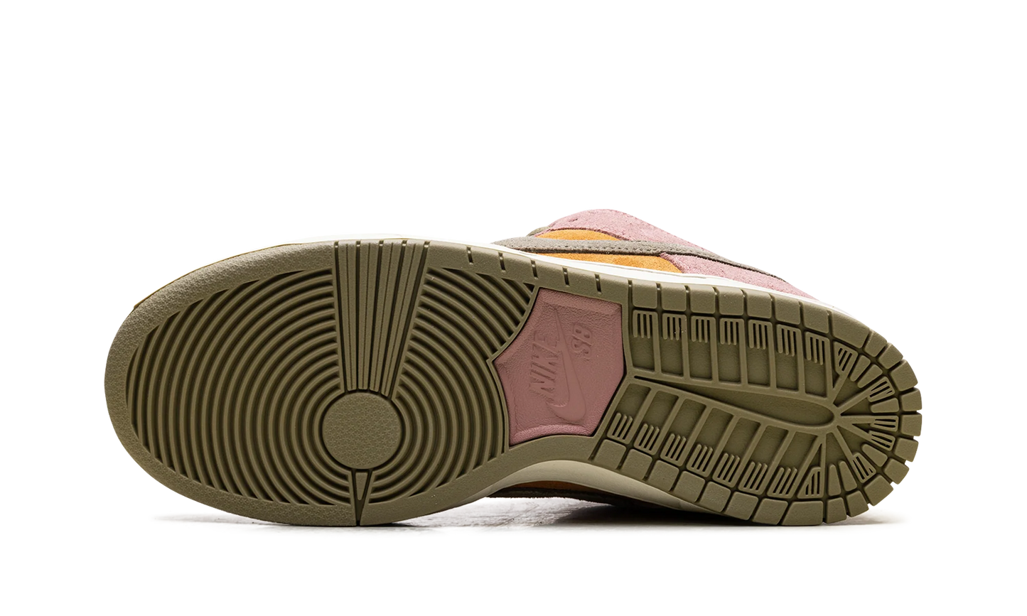 Nike SB Dunk Low Pro Red Stardust