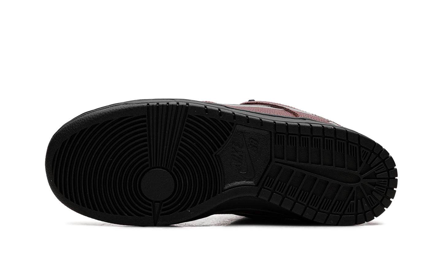 Nike SB Dunk Low Limosine Skateboards
