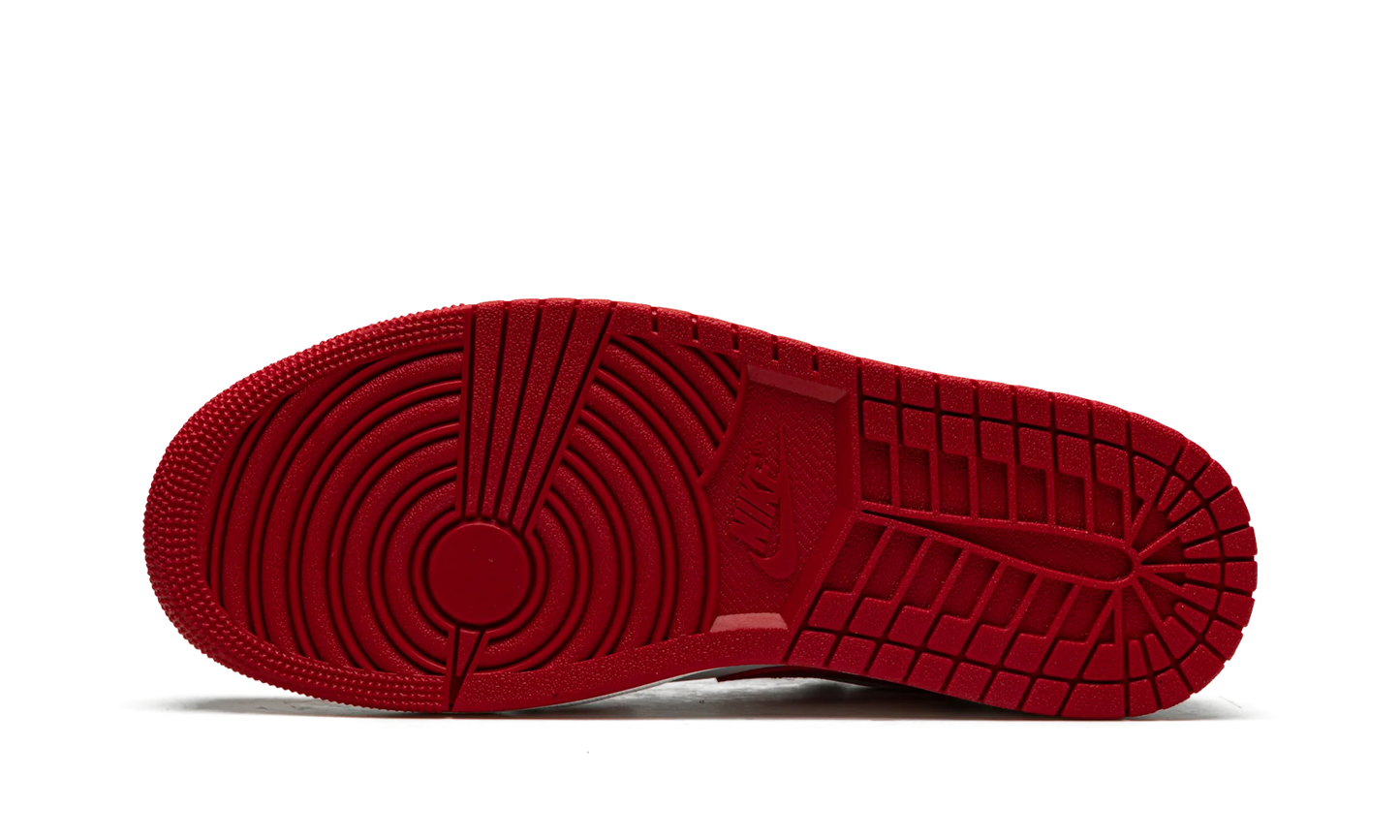 Air Jordan 1 Low Bulls