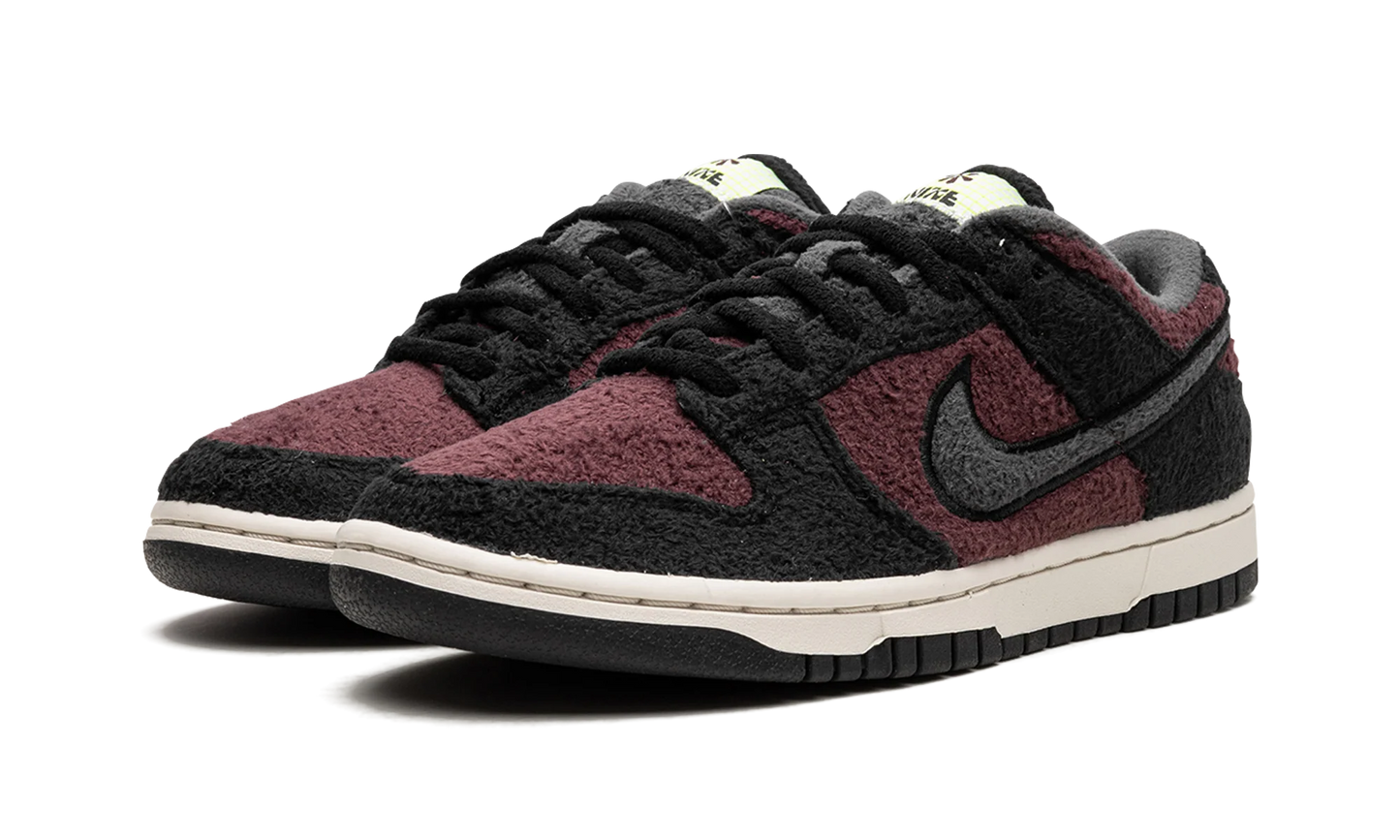 Nike Dunk Low SE Fleece Burgundy