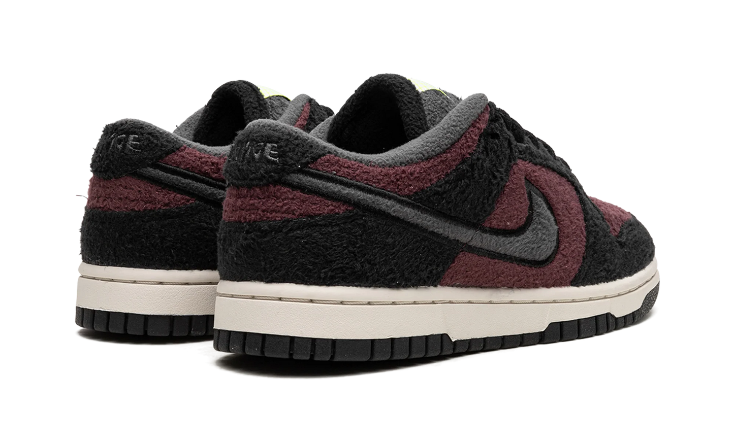 Nike Dunk Low SE Fleece Burgundy