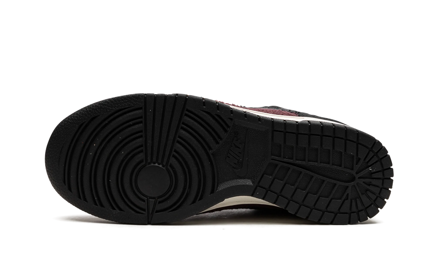 Nike Dunk Low SE Fleece Burgundy