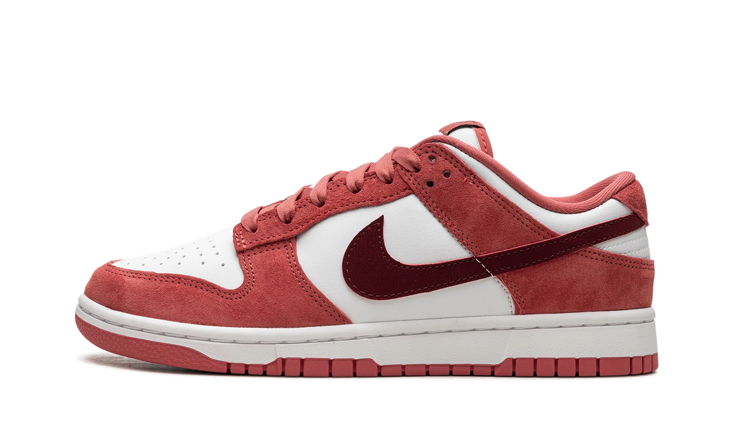 Nike Dunk Low Valentine's Day (2024)