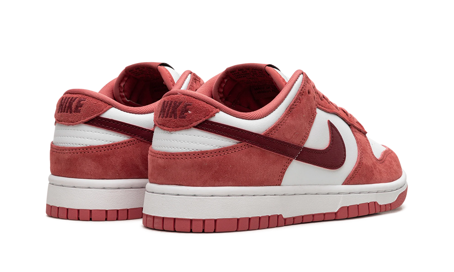 Nike Dunk Low Valentine's Day (2024)