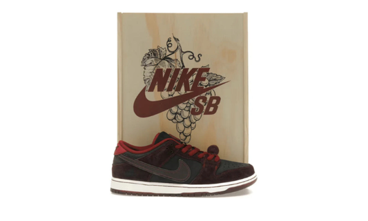 Nike SB Dunk Low Riot Skateshop (Special Box)