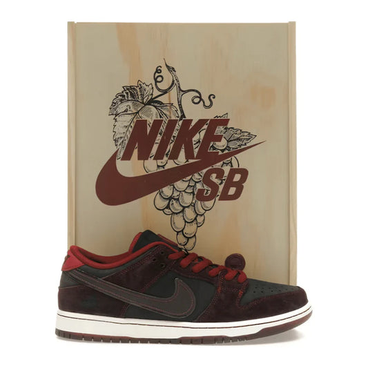 Nike SB Dunk Low Riot Skateshop (Special Box)