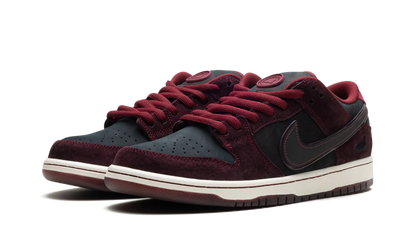 Nike SB Dunk Low Riot Skateshop (Special Box)