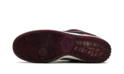 Nike SB Dunk Low Riot Skateshop (Special Box)